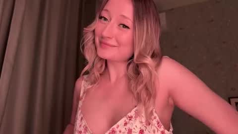 Snapshot of wendy_amber chatting on October 2025 05:19:02 PM Daisy online show from October 2025 05:19:02 PM