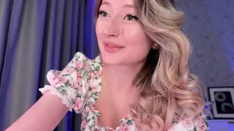 Snapshot of wendy_amber chatting on October 2025 04:07:02 PM Daisy online show from October 2025 04:07:02 PM