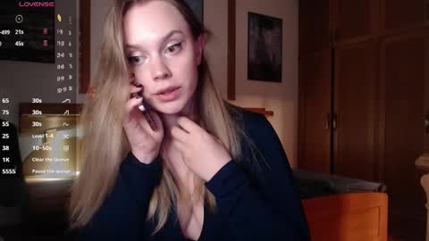 Lana online show from October 2025 06:19:02 PM