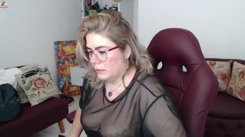 Snapshot of wet_liss chatting on December 2024 02:47:02 AM Diva online show from December 2024 02:47:02 AM