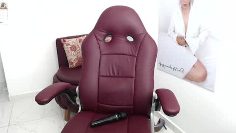 Snapshot of wet_liss chatting on December 2024 10:13:01 PM Diva online show from December 2024 10:13:01 PM