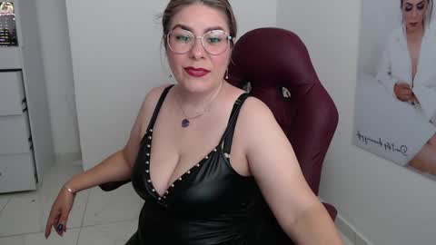 Snapshot of wet_liss chatting on December 2024 01:52:02 PM Diva online show from December 2024 01:52:02 PM