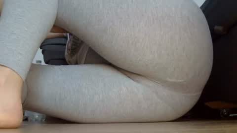 Snapshot of wet_pants2022 chatting on October 2025 01:29:01 PM wet_pants2022 online show from October 2025 01:29:01 PM