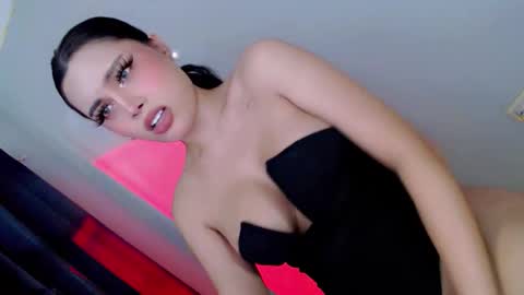 Snapshot of what_the_fuckxx chatting on December 2025 04:11:02 AM kiara online show from December 2025 04:11:02 AM