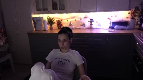 Snapshot of whats_her_name chatting on January 2025 05:20:01 PM Victoria Maria online show from January 2025 05:20:01 PM