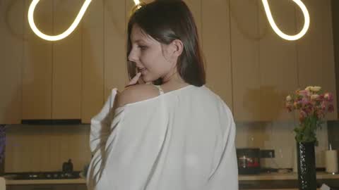 Naomi online show from November 2025 02:23:01 AM