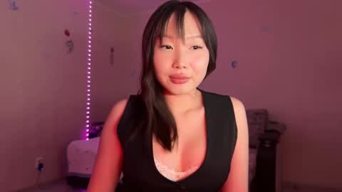 DarsyWhispers online show from November 2025 01:24:02 PM