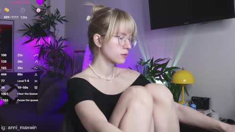 Snapshot of whiteanni chatting on February 2025 01:38:01 AM Anita online show from February 2025 01:38:01 AM