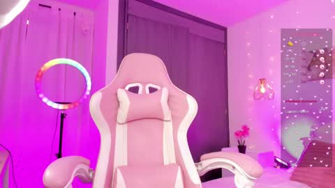 Snapshot of whiteatenea chatting on February 2025 08:18:02 AM whiteatenea online show from February 2025 08:18:02 AM