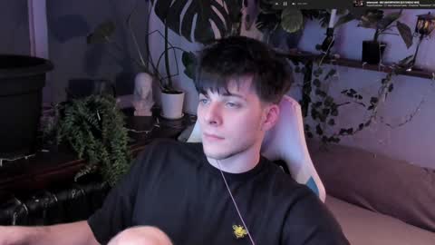 Gus online show from December 2024 06:32:02 PM