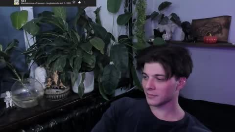 Gus online show from November 2025 09:25:02 PM