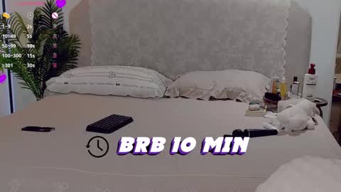 whitehelenn online show from February 2026 06:12:02 PM