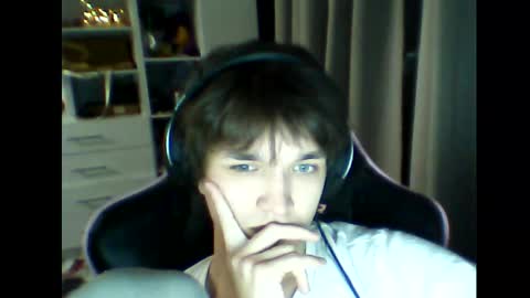 whitekingg online show from December 2025 06:24:02 PM