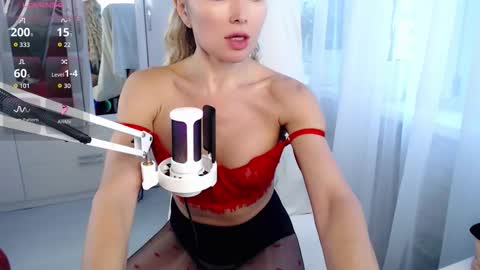 Snapshot of whitelabunny chatting on October 2025 09:38:02 AM WhiteLaBunny online show from October 2025 09:38:02 AM