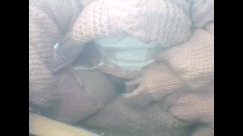 whitesweater online show from February 2025 10:14:01 AM