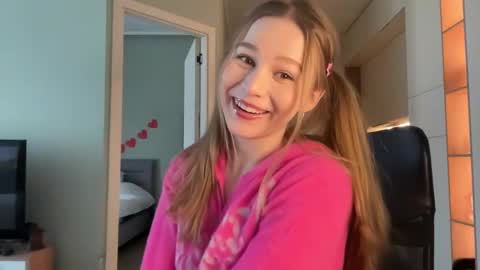 Snapshot of whoisalisa chatting on December 2024 06:33:02 AM Alisa online show from December 2024 06:33:02 AM