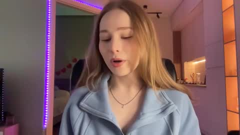 Snapshot of whoisalisa chatting on December 2024 06:33:01 AM Alisa online show from December 2024 06:33:01 AM