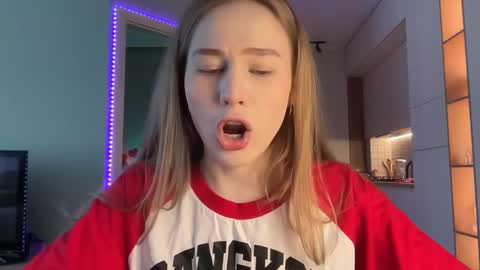 Snapshot of whoisalisa chatting on December 2024 06:33:02 AM Alisa online show from December 2024 06:33:02 AM