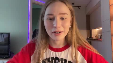 Snapshot of whoisalisa chatting on December 2024 09:44:02 AM Alisa online show from December 2024 09:44:02 AM