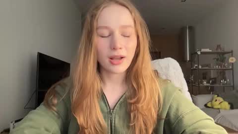 Snapshot of whoisalisa chatting on September 2025 07:24:02 AM Alisa online show from September 2025 07:24:02 AM