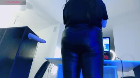 Laura  online show from April 2026 07:59:02 PM