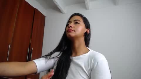 Ilauren online show from December 2025 07:52:02 PM