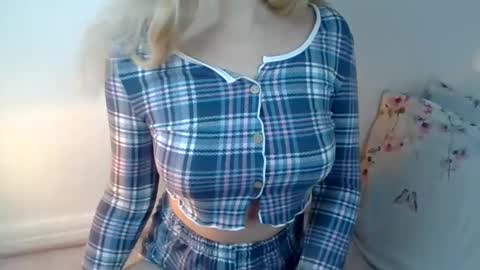 Snapshot of wild_seduction chatting on February 2025 12:14:02 PM Ella online show from February 2025 12:14:02 PM