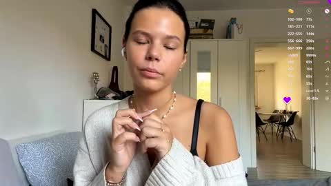 Snapshot of wildahankin chatting on November 2025 07:53:01 AM Mia online show from November 2025 07:53:01 AM