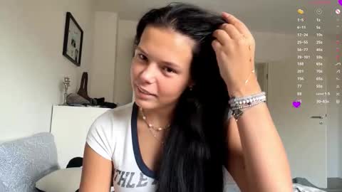 Snapshot of wildahankin chatting on November 2025 09:09:01 AM Mia online show from November 2025 09:09:01 AM