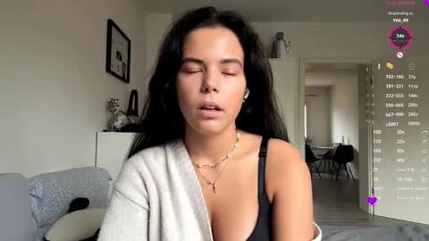 Snapshot of wildahankin chatting on November 2025 08:09:02 AM Mia online show from November 2025 08:09:02 AM