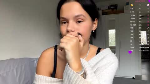 Snapshot of wildahankin chatting on December 2025 08:01:02 AM Mia online show from December 2025 08:01:02 AM