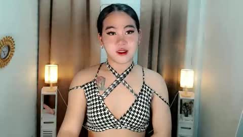 Lianelaiza online show from April 2026 03:17:01 AM