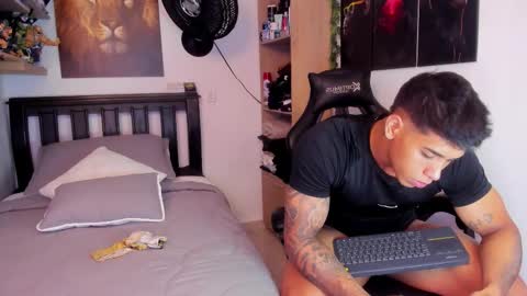 Snapshot of william_dracko9 chatting on December 2025 07:51:02 PM Dracko online show from December 2025 07:51:02 PM