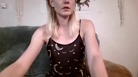 willowxo223 online show from June 2026 05:15:01 AM