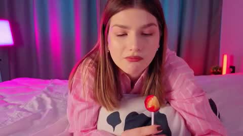 Vicki3 online show from February 2026 07:26:01 AM