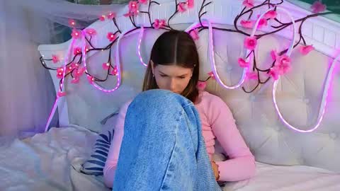 Vicki3 online show from March 2026 07:15:01 AM