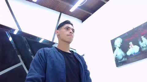 Snapshot of wiltom_ chatting on October 2025 12:18:02 PM Wiltom online show from October 2025 12:18:02 PM