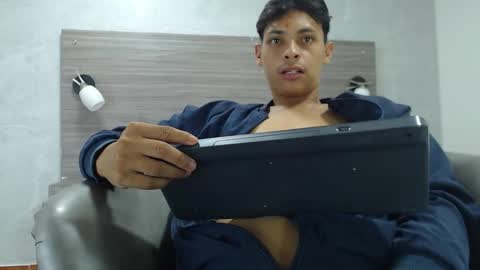 Snapshot of wiltom_ chatting on November 2025 04:12:01 AM Wiltom online show from November 2025 04:12:01 AM