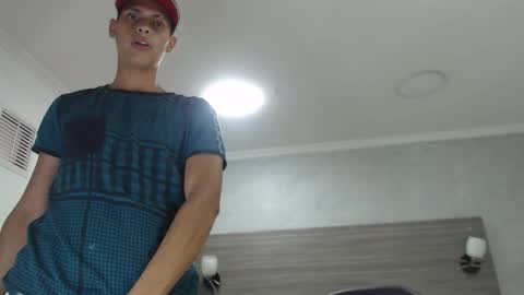 Snapshot of wiltom_ chatting on December 2025 08:46:01 PM Wiltom online show from December 2025 08:46:01 PM