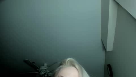 Snapshot of winter_miracle chatting on February 2026 02:33:01 PM Winter Miracle online show from February 2026 02:33:01 PM