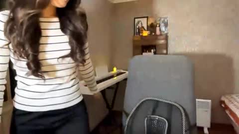 Amina online show from October 2025 02:19:01 PM