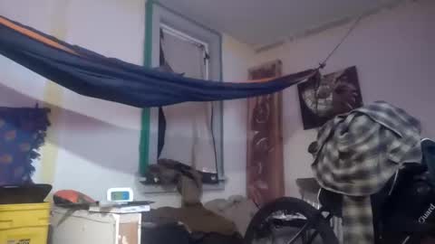 Hippieinwis online show from October 2025 02:17:02 AM