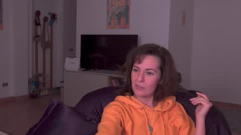 Snapshot of witch_in_silk chatting on October 2025 10:33:02 PM Witch in Silk online show from October 2025 10:33:02 PM