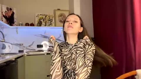 Snapshot of withlovebella chatting on January 2025 12:37:01 PM Isobelle online show from January 2025 12:37:01 PM