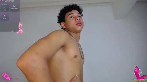 Snapshot of withoutlimitanal chatting on September 2025 02:33:01 AM SEXY VALEN online show from September 2025 02:33:01 AM