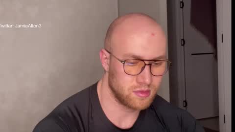 Wlademar online show from November 2025 08:42:01 PM