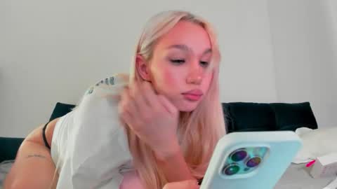 wladilia online show from September 2025 08:33:01 PM