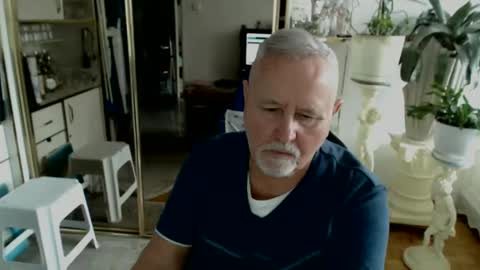 wlodek165 online show from February 2025 12:06:02 PM