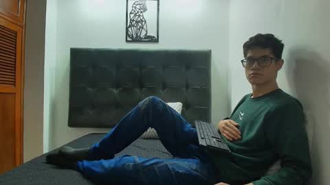 Snapshot of wolfan_sky chatting on February 2025 11:20:01 AM W O L F online show from February 2025 11:20:01 AM