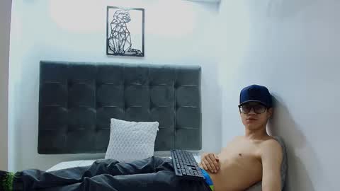 Snapshot of wolfan_sky chatting on February 2025 01:53:02 PM W O L F online show from February 2025 01:53:02 PM